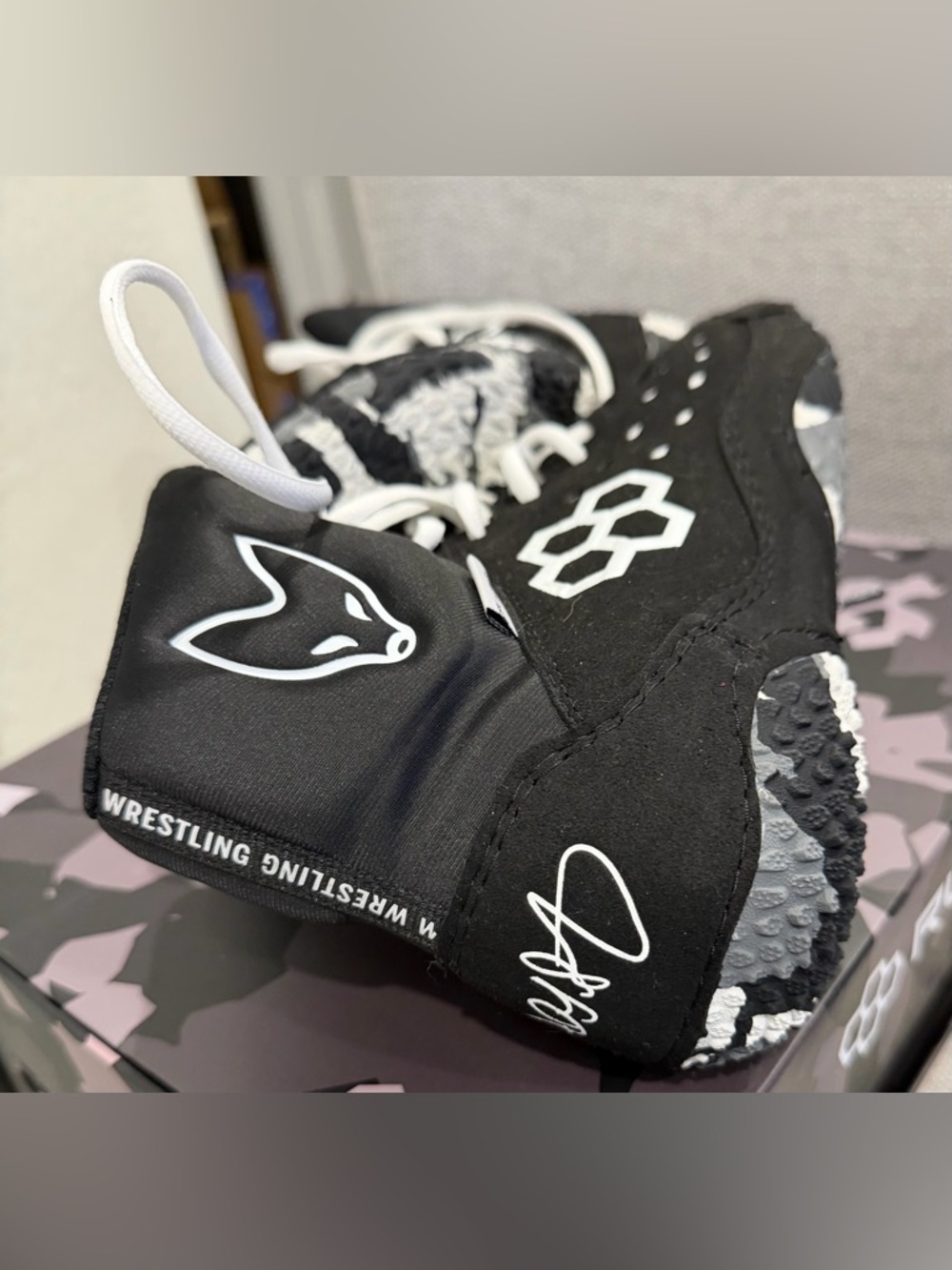 Rudis SF-Tbilisi Wrestling Shoes -Like New- Black on White - Picture 6 of 9